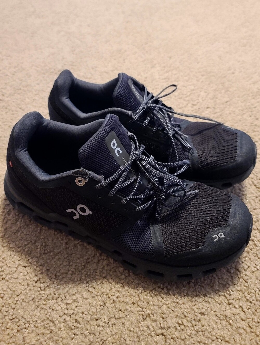Men's 10,  On Black Running Shoes